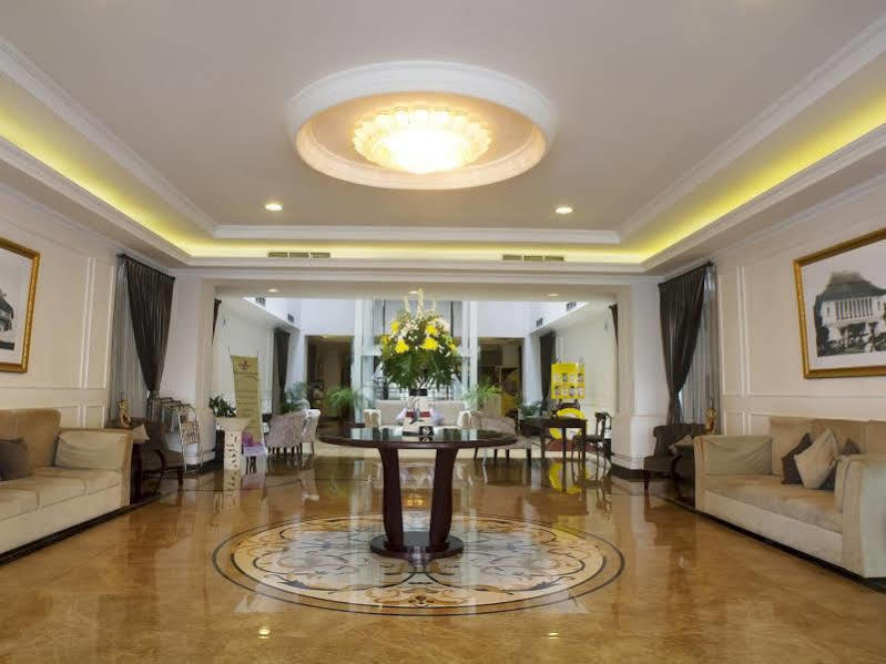 Amarelo Hotel Solo Extérieur photo