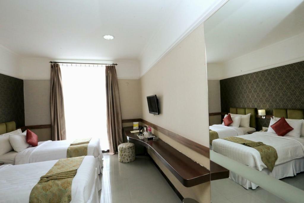 Amarelo Hotel Solo Extérieur photo