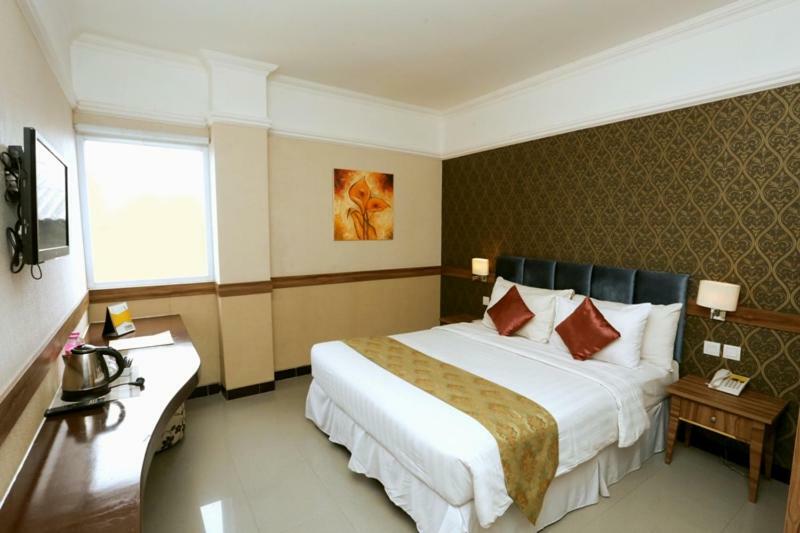 Amarelo Hotel Solo Extérieur photo