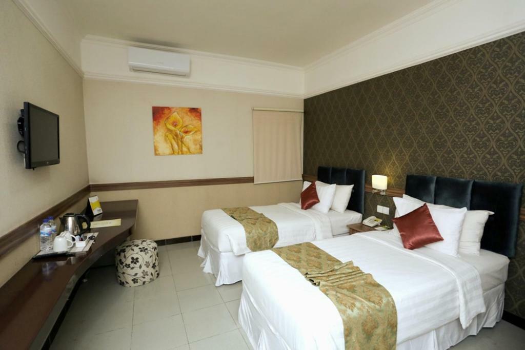 Amarelo Hotel Solo Extérieur photo