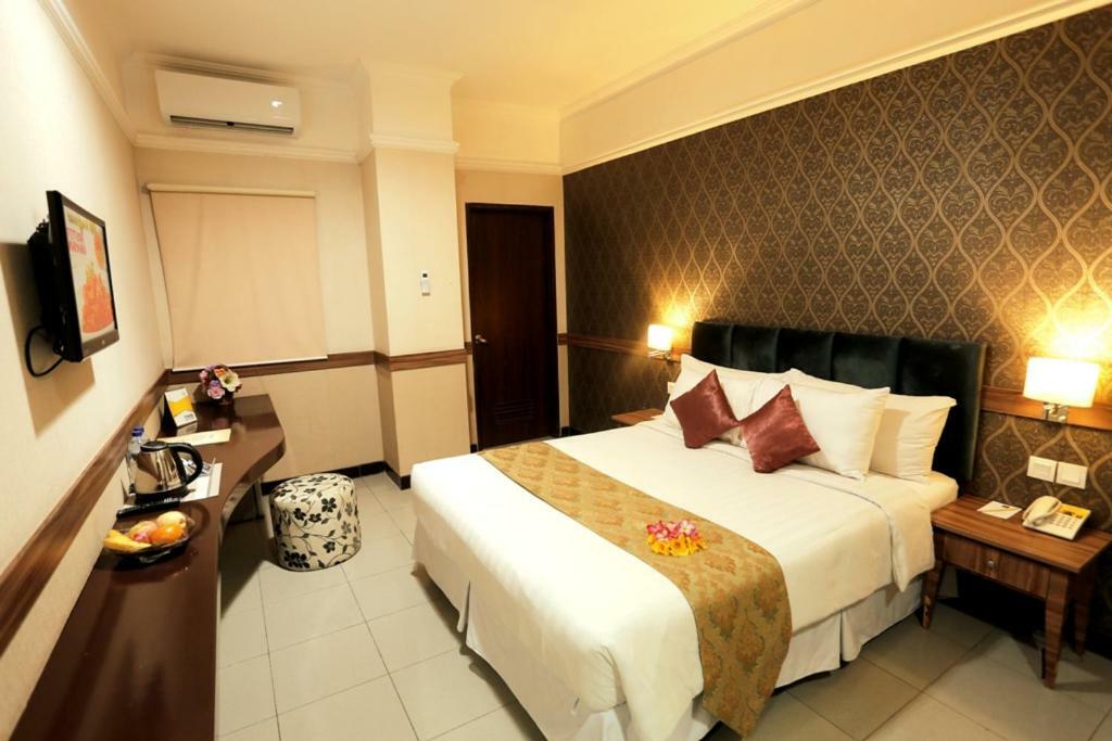Amarelo Hotel Solo Extérieur photo
