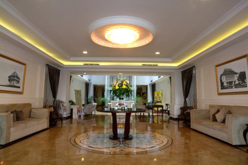 Amarelo Hotel Solo Extérieur photo